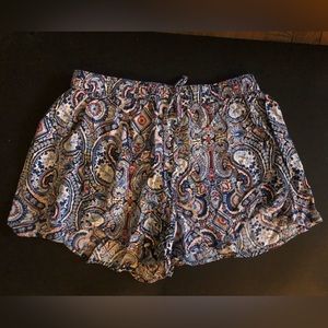 Flowy patterned shorts